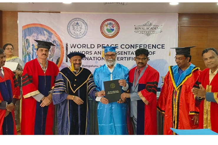 VN Aditya receiveing Washington University of Peace award