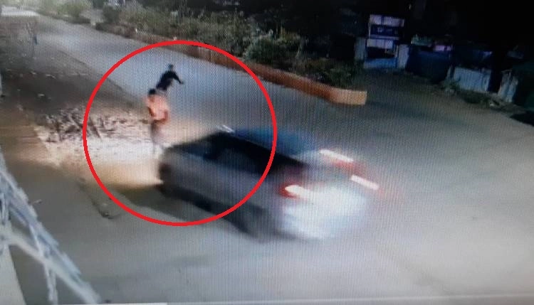 Bhuma Akhilapriya's bodyguard was hit by a car
