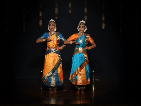 Bharatanatyam Arangetram by NRI Twins