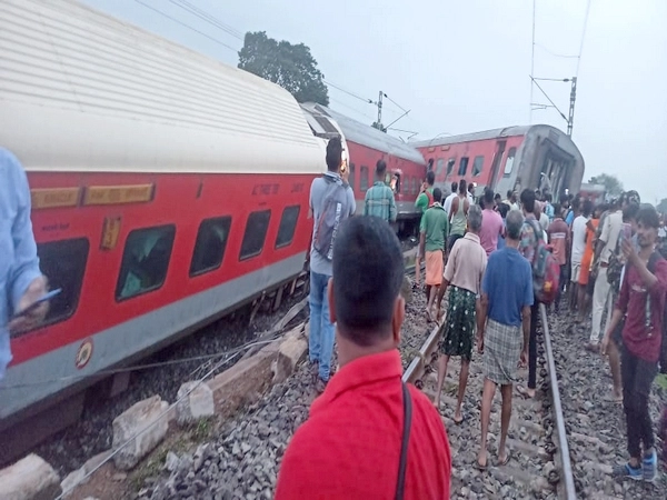 Howrah-CSMT Express train