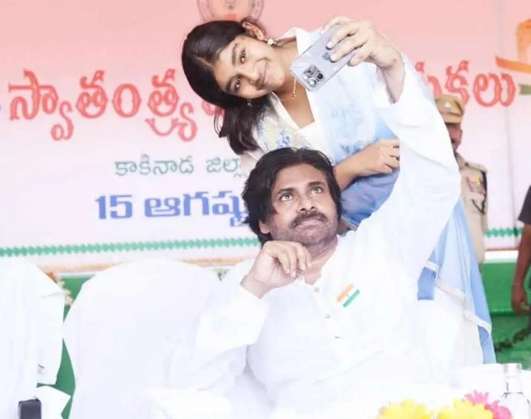 Adya selfie with her father Deputy CM Pawan