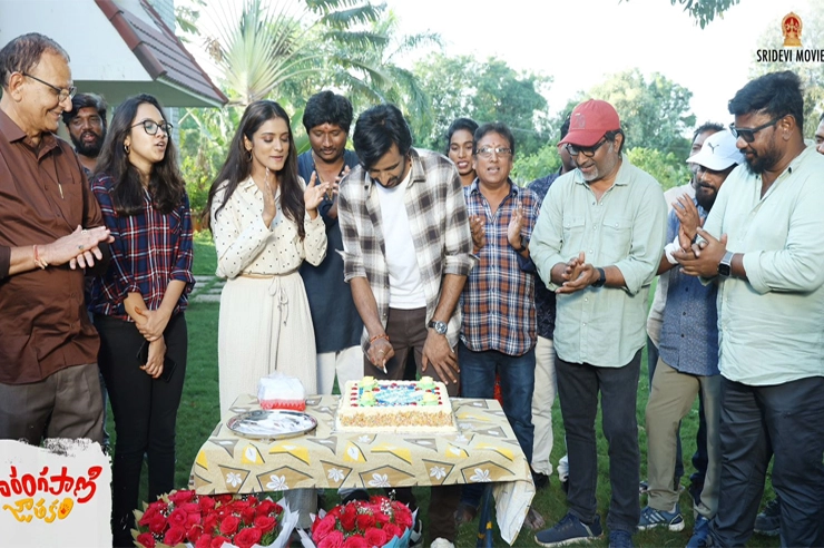 Priyadarshi at the birthday celebrations on the sets of 'Sarangapani Jatakam'