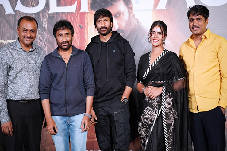 Gopichand, Srinu Vaitla, TG Vishwa Prasad, Kavya Thapar