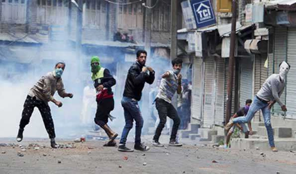 Security forces burst teargas shells to disperse demonstrators in south Kashmir
