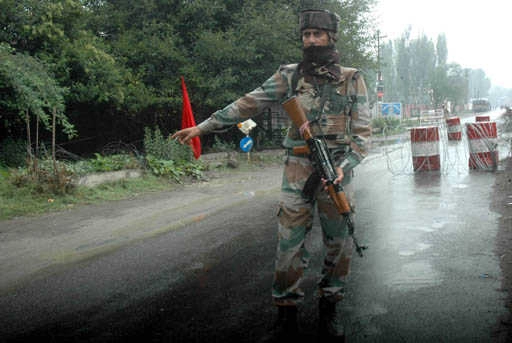 Kashmiri locals take out a pro Indian army rally, chants “Vande Matram”