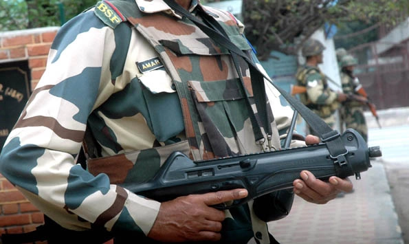 BSF nabs Pakistani intruder near IB in Gujarat