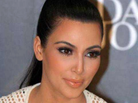 Kim Kardashian robbed at the tip of a gun