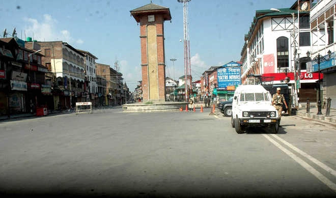 Life returns to normal in Kashmir after 133 days of strike