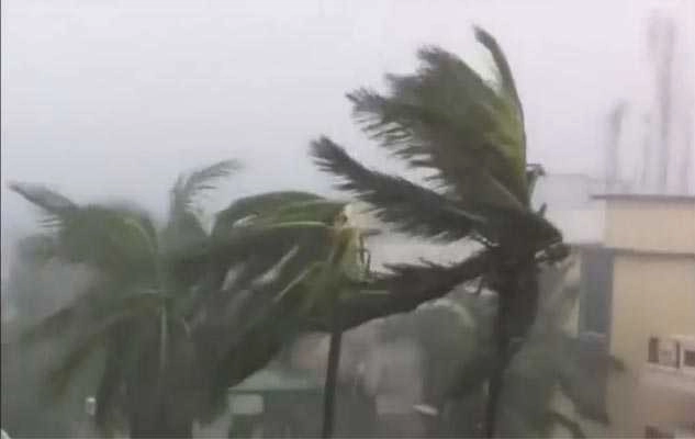 Strong winds, rain throw normal life out of gear in Hamirpur