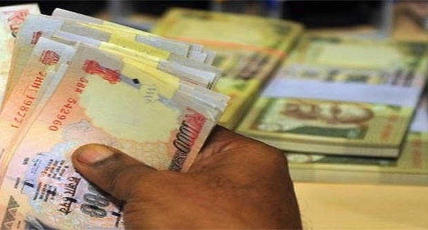 Amount exceeding Rs 5000 in old notes can be deposited only once till Dec 30