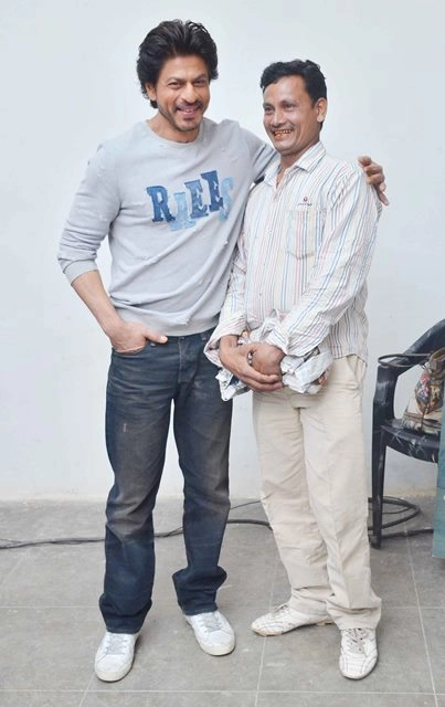 SRK meets his real life jabra fan, Shyam Bahadur!