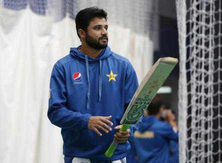 Azhar steps down as Pakistan ODI captain, Sarfraz to lead