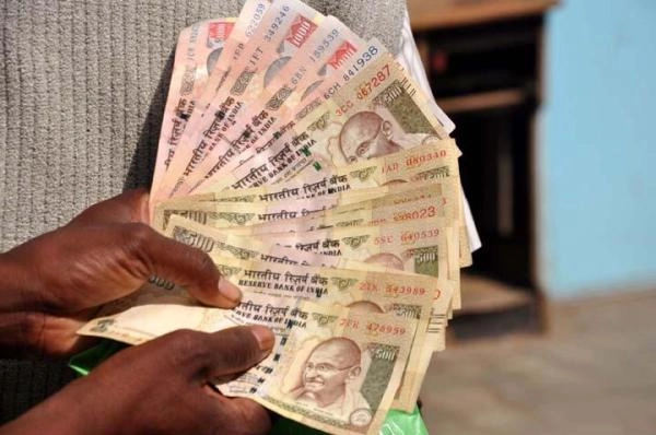 Two held, old Rs 500, 1000 currency worth Rs 50 lakh seized