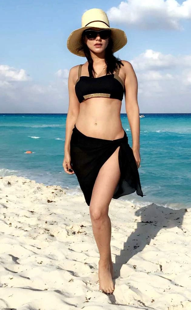 A bikini clad Sunny Leone sets the Mexico on fire