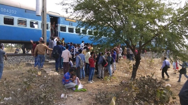 Eight coaches of Rajya Rani Exp derail near Rampur