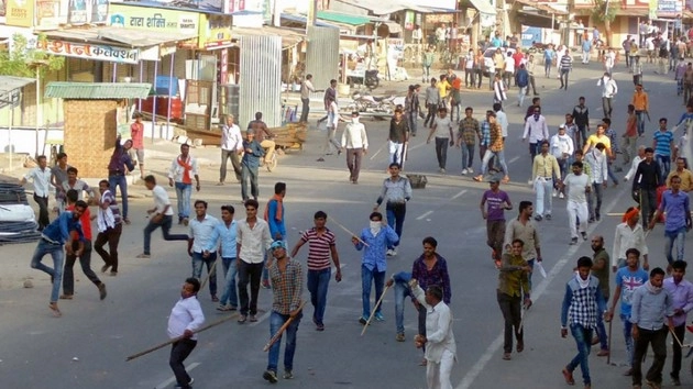 Enraged farmers took to streets, chaotic scenes in MP