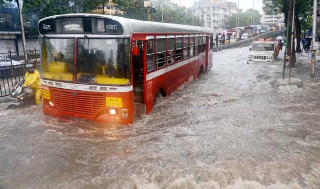 Heavy rain 'washout' Mumbai