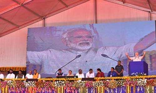 PM takes jibe at previous govts, says they did nothing for Gujarat