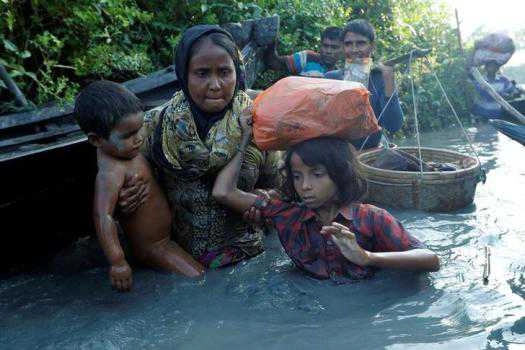 Thousands of new Rohingya refugees flee from Myanmar to Bangladesh