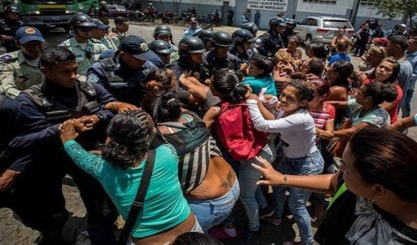Venezuela fire: 68 die in Carabobo Police Station cells