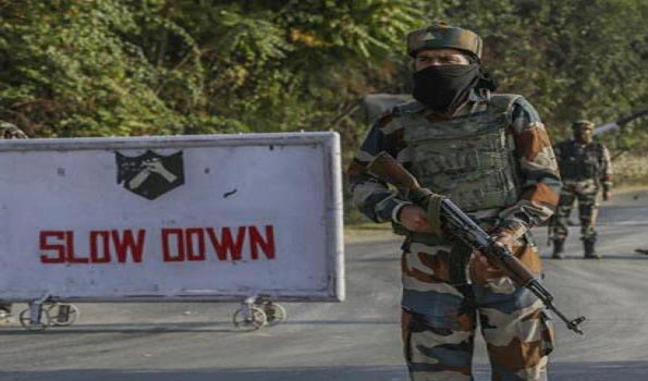 4 weapons looted from policemen guarding temple in Kashmir