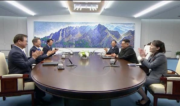 Kim and Moon in meeting at their mutual border
