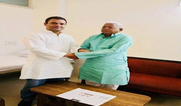 Rahul meets RJD chief Lalu Prasad,  enquires about his health