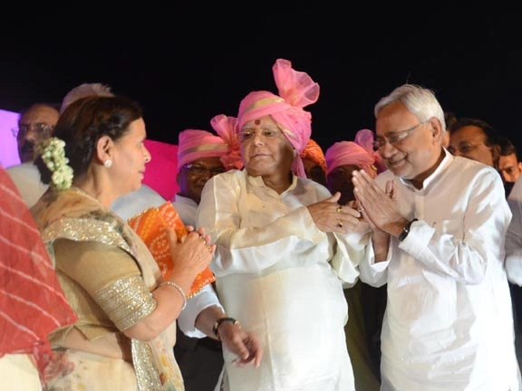 Nitish, Ram Vilas and several prominent leaders attend Lalu`s son marriage function