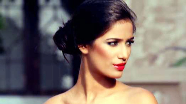 Poonam Pandey with her friend Sam Ahmed arrested for lockdown violation (Pics)