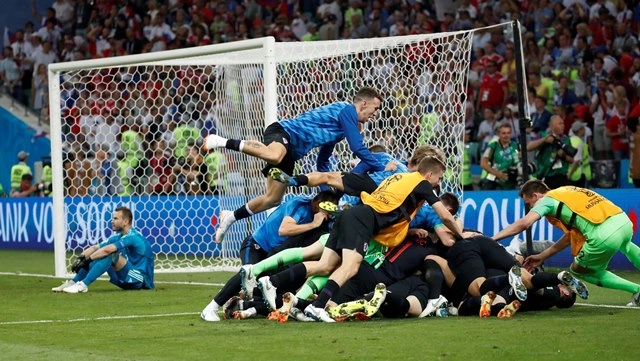 Mandzukic sends Croatia into first World Cup final