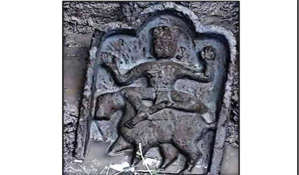 Hindu deity of Shitala Devi found while digging pandal for Durga Puja