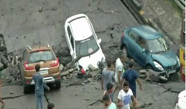 Portion of Majherhat bridge collapses in Kolkata