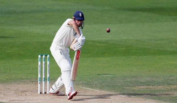 Cook, Root help England take lead by 154 runs against India