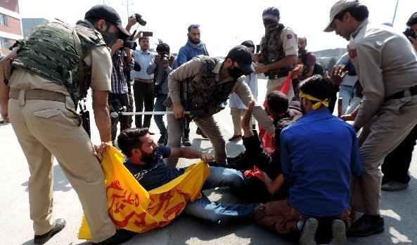 Dozens of shia mourners detained, Muharram procession foiled in Srinagar