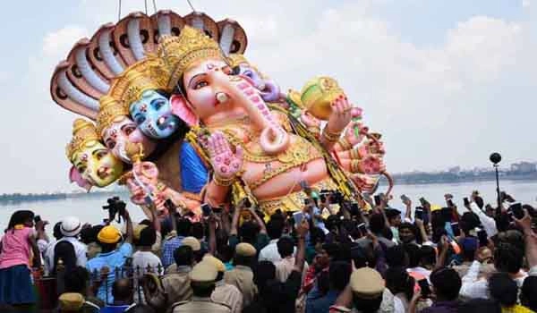 Lakhs turn up to bid adieu to Lord Ganesha on immersion day