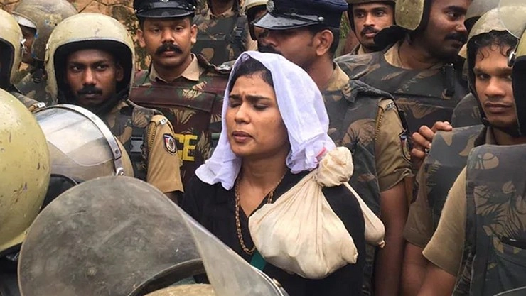 Rehna Fatima who tried to enter Sabarimala temple expelled from Muslim community