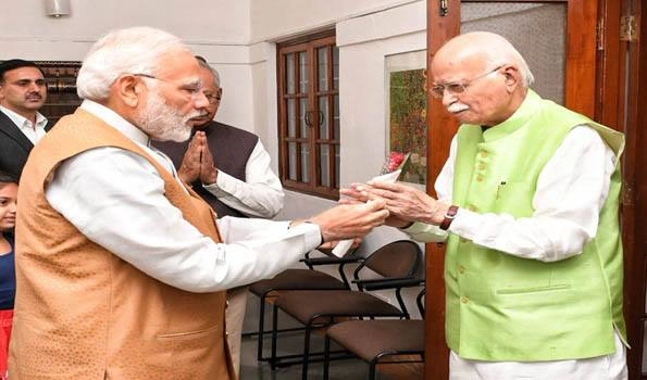 PM Modi meets Advani, wishes veteran leader on his 91st birthday