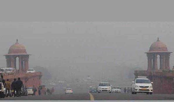 Delhi Weather: foggy morning delays trains, light rain likely