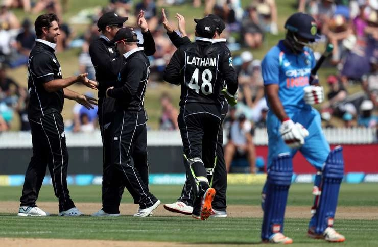 Kiwis draws first blood, New Zealand thrash India by 8 wickets in 4th ODI