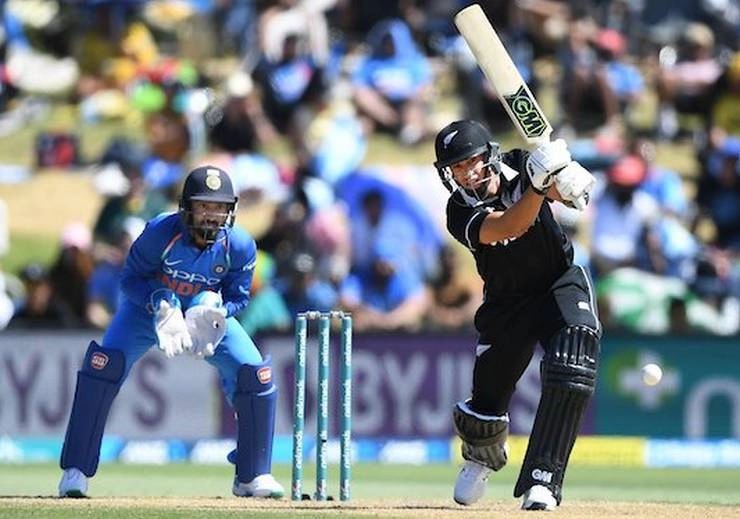 New Zealand whitewashes India by 3-0, wins 3rd ODI by 5 wkts