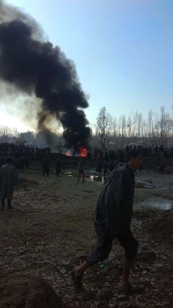 IAF jet crashes in Kashmir's Budgam