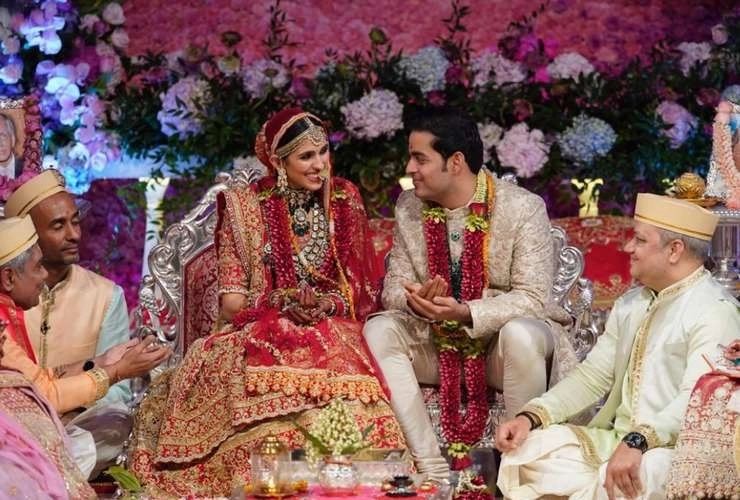 First pics of newlyweds Akash Ambani and Shloka Mehta out, See inside