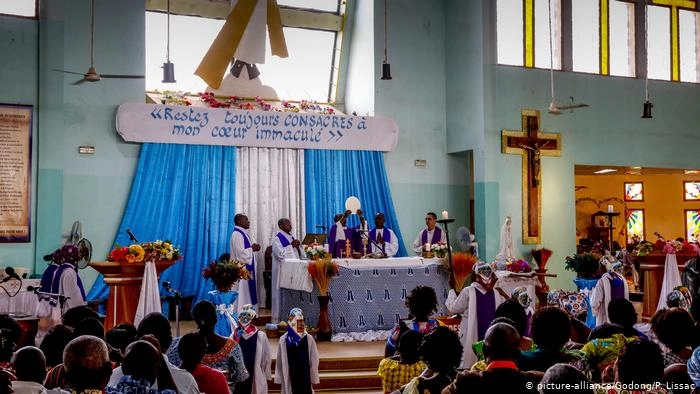 Gunmen kill priest, worshipers in Burkina Faso church