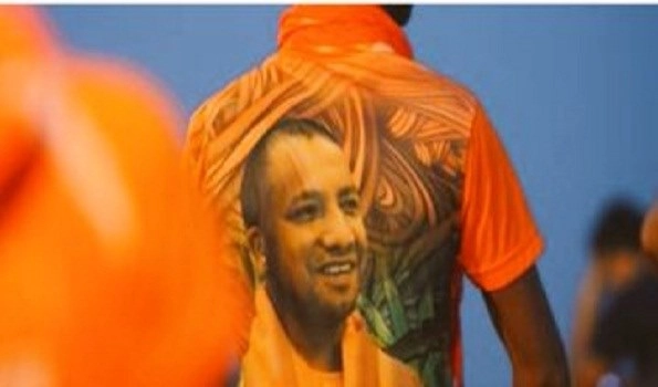 Modi, Yogi T-shirts popular among Kanwarias this year