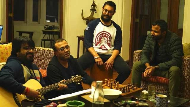 Team 'Laal Singh Chaddha' works together on the music at Aamir Khan's home in Panchgani