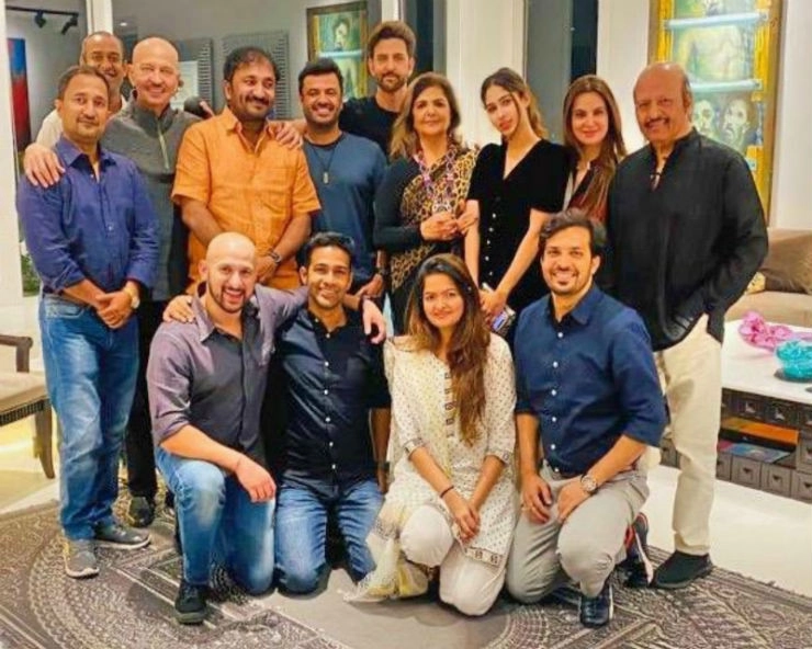 Hrithik Roshan and Anand Kumar celebrate the success of Super 30