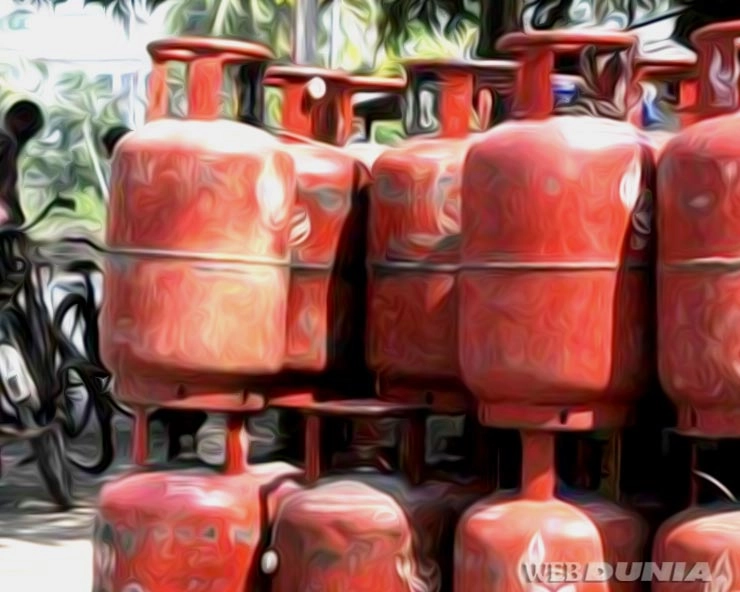 Around 222 LPG cylinders worth 2 Lakhs seized in godown, 4 nabbed