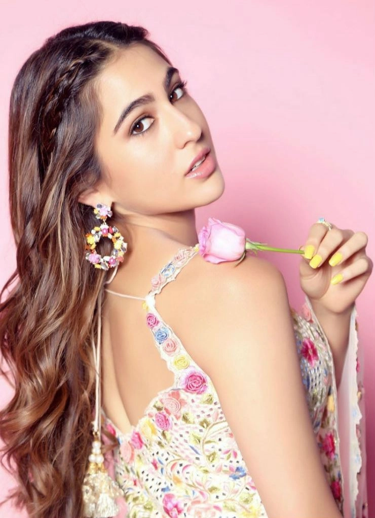 Sara Ali Khan recently attended a reality show and shook a leg on ‘Twist’ with a contestant. Check it out!