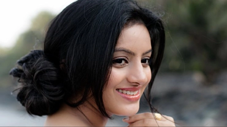'Diya Aur Baati' fame actress trolled for a photo-shoot & rain dance video amid Cyclone Tauktae