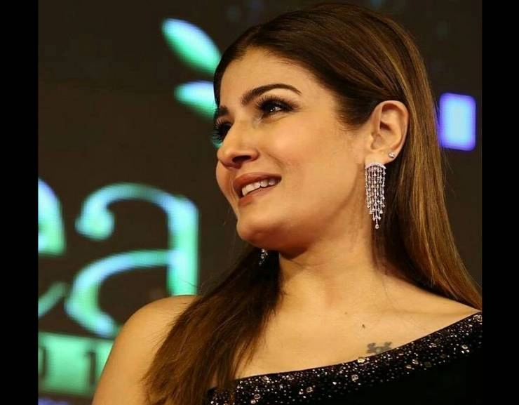 Raveena delighted after receiving bamboo water bottles of Tripura